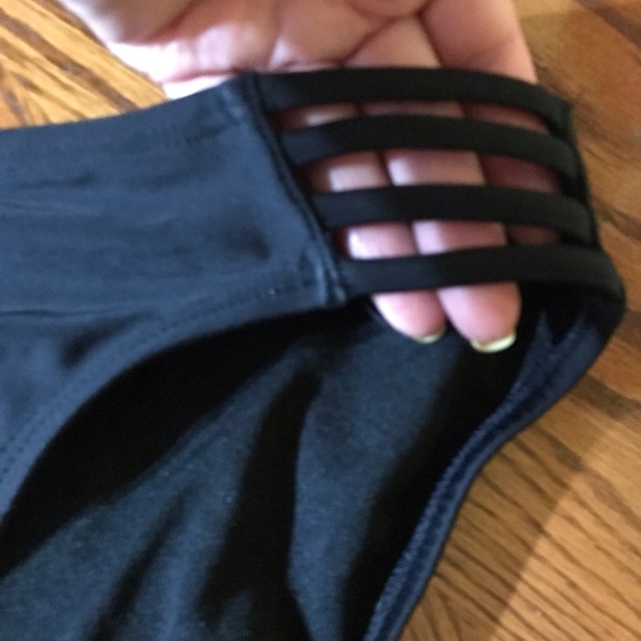 Bikini - Picture 10 of 11